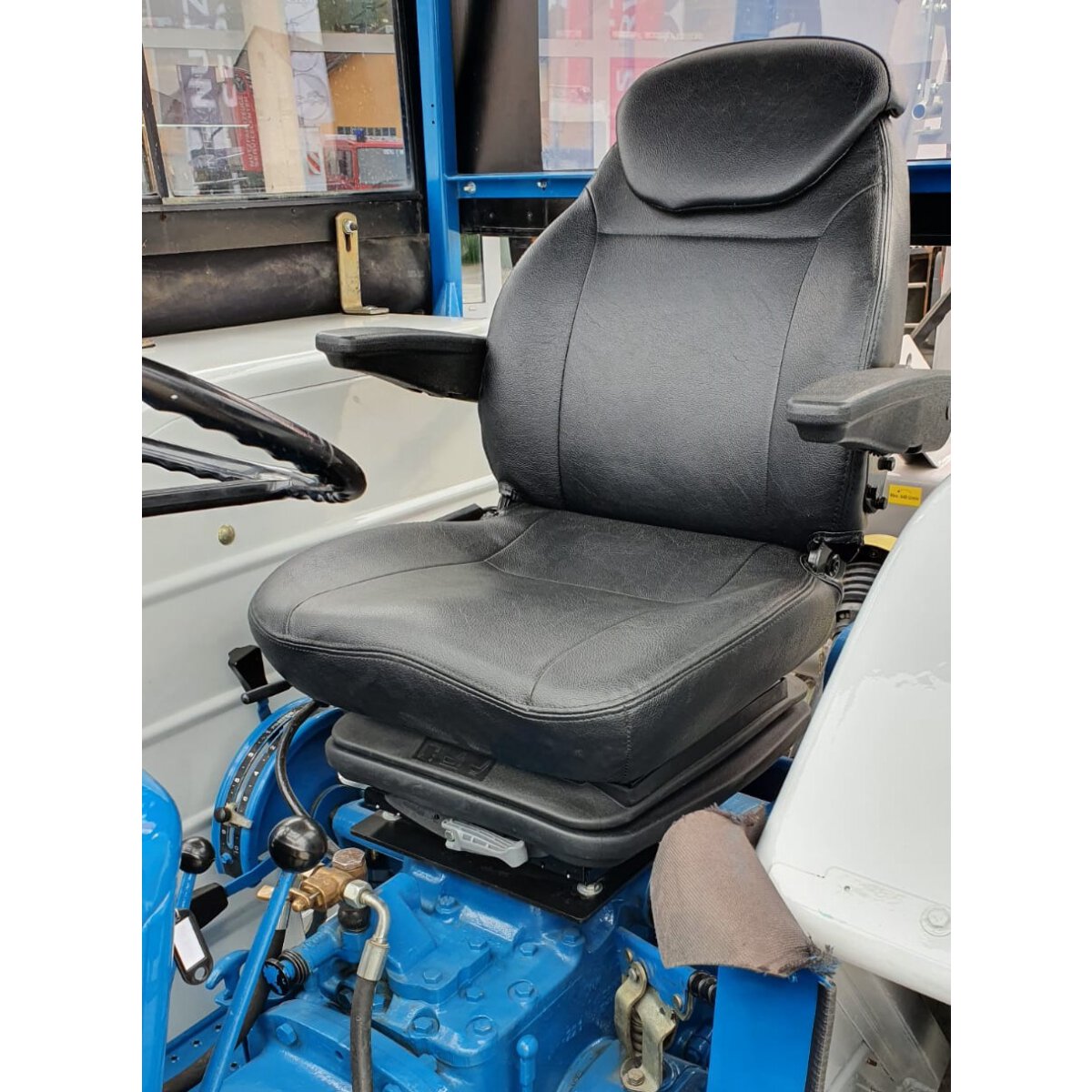 Traktorsitz schleppersitz sitz staplersitz baumaschinensitz schwarz  kunstleder Angebot bei ManoMano