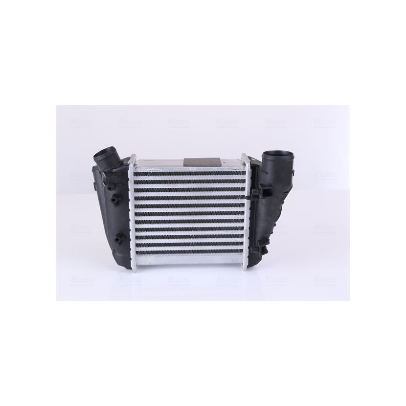 NISSENS Ladeluftkühler 96678 für 8E0.145.806 C