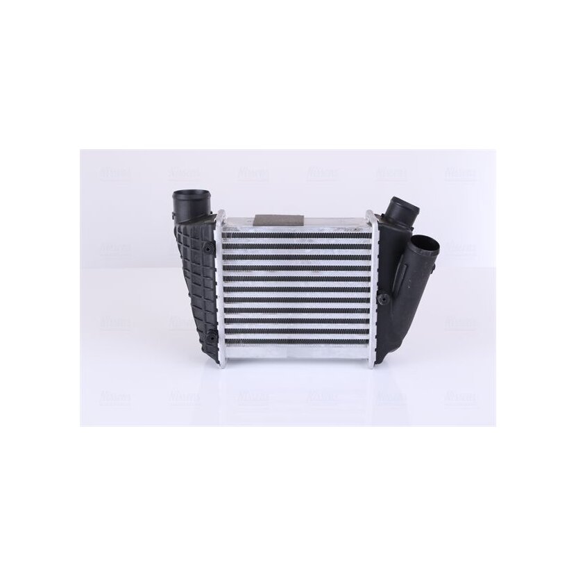 NISSENS Ladeluftkühler 96678 für 8E0.145.806 C